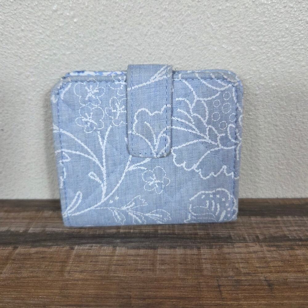 Vera Bradley RDIF Finley Sweet Garden Lace Blue & White Wallet
